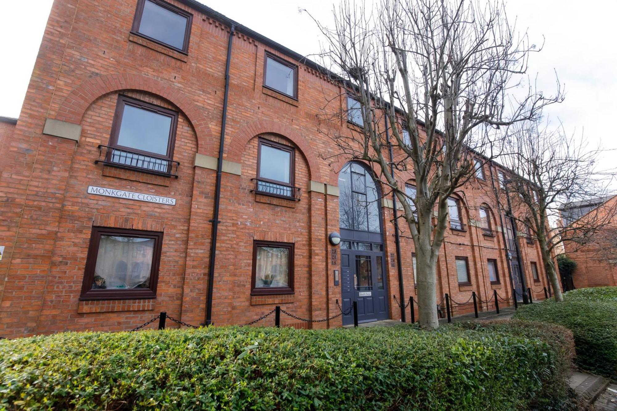 Monkgate Cloisters - Free Parking Apartment